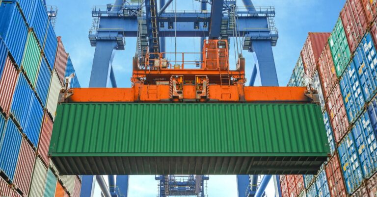 Read more about the article Automatyzacja portów: przyszłość transportu morskiego