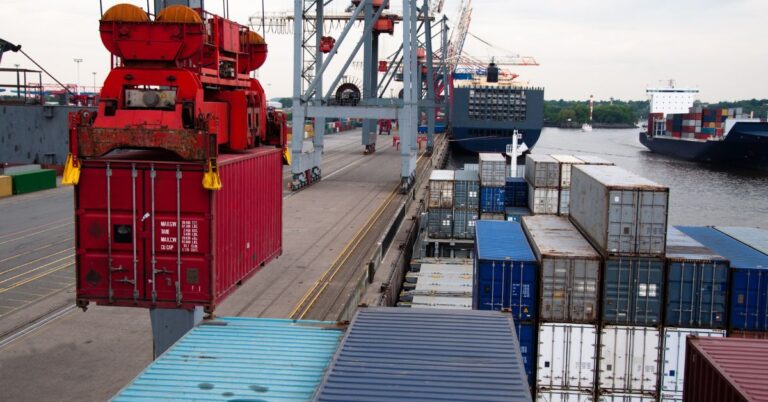 Read more about the article Transport morski: podsumowania 2024 i perspektywy na 2025