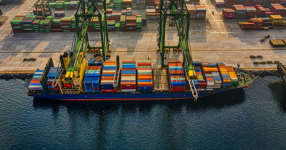 Read more about the article Kolejna fuzja rynku kontenerowego: Hapag-Lloyd zwieńcza dekadę wielkich przemian